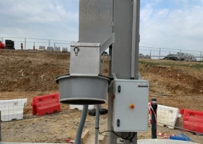 Dégrilleur vertical installé à l'entrée d'un poste de relevage pour éviter le bouchage des pompes
